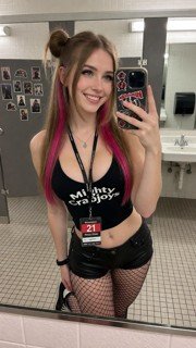 Lolly Bouncing In Concert Restroom — AI Porn Video